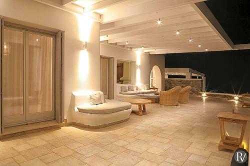 Agrari Villa Sleeps 24 With Pool Air Con And Wifi