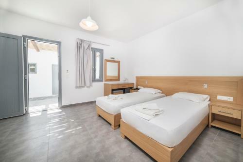 Hotel Far Out Beach Resort