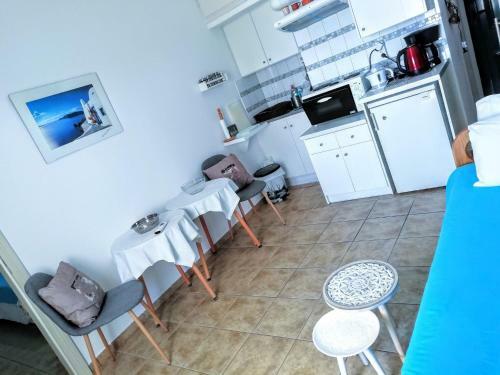 Breezy Holiday Home In Paros At Beach