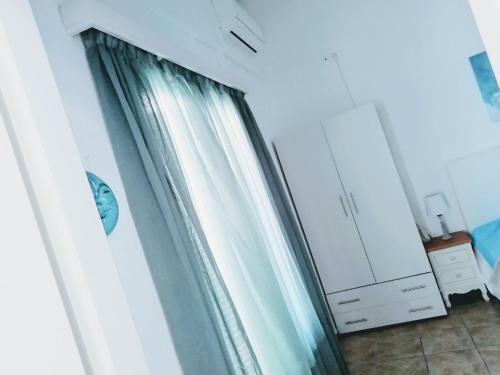 Breezy Holiday Home In Paros At Beach