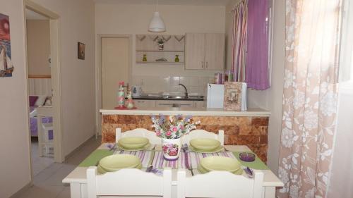 Artemis Apartments ( Yiannis House)