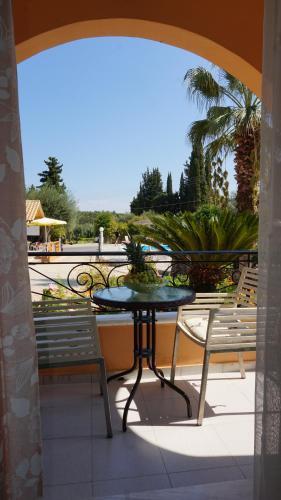 Artemis Apartments ( Yiannis House)