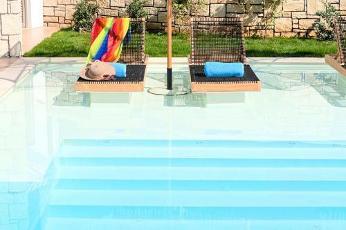 Blue Lake Villa Heated Pool