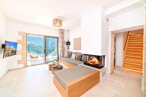 Blue Lake Villa Heated Pool