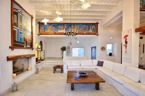 Paraga Villa Sleeps 20 With Pool And Air Con