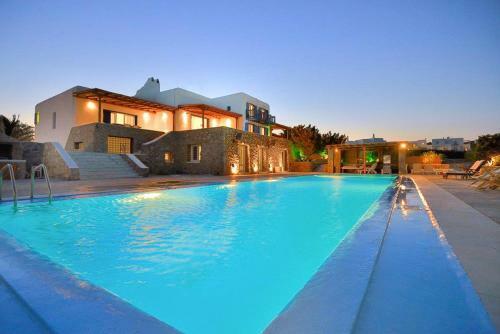 Paraga Villa Sleeps 20 With Pool And Air Con