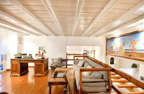 Paraga Villa Sleeps 20 With Pool And Air Con