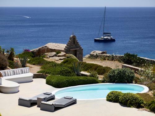 Paraga Villa Sleeps 32 With Pool And Air Con