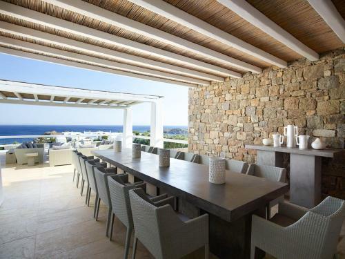 Paraga Villa Sleeps 32 With Pool And Air Con