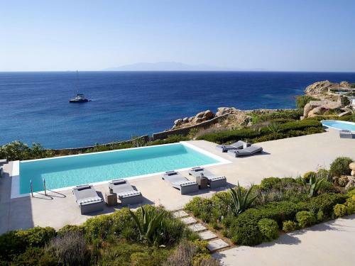 Paraga Villa Sleeps 32 With Pool And Air Con