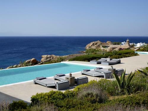 Paraga Villa Sleeps 32 With Pool And Air Con