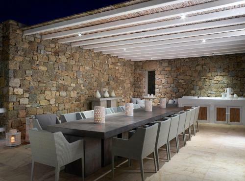 Paraga Villa Sleeps 32 With Pool And Air Con