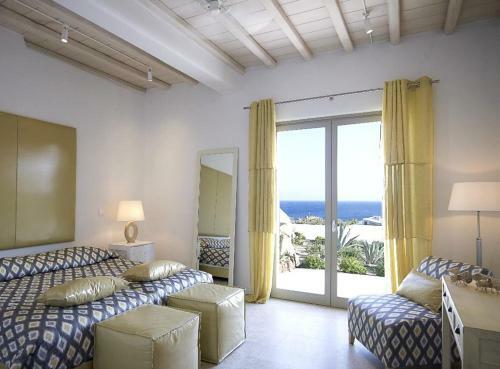 Paraga Villa Sleeps 32 With Pool And Air Con