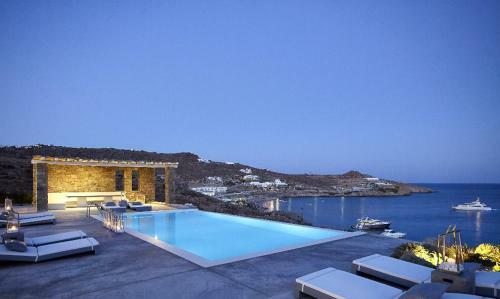 Paraga Villa Sleeps 32 With Pool And Air Con