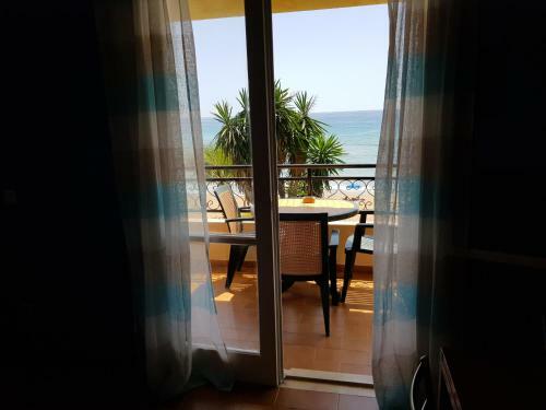 Corfu Glyfada Beachfront Apartment 7