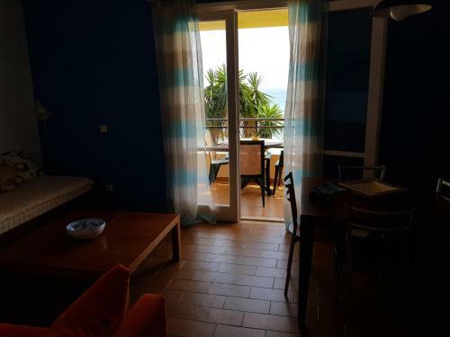 Corfu Glyfada Beachfront Apartment 7
