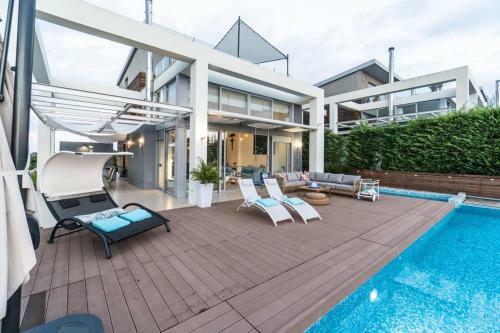 Island Villa Sani