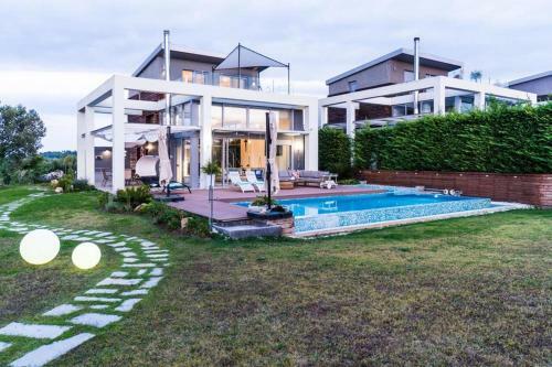 Island Villa Sani