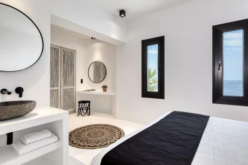 Psarou Black Villa 2