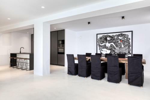 Psarou Black Villa 2