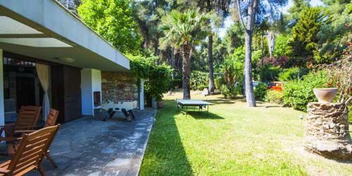 Peekaboo Shared Pool Villa