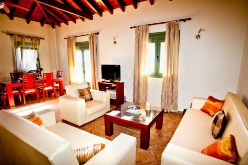 Aselinos Villa Sleeps 6 With Pool Air Con And Wifi