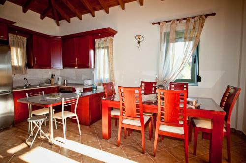 Aselinos Villa Sleeps 6 With Pool Air Con And Wifi