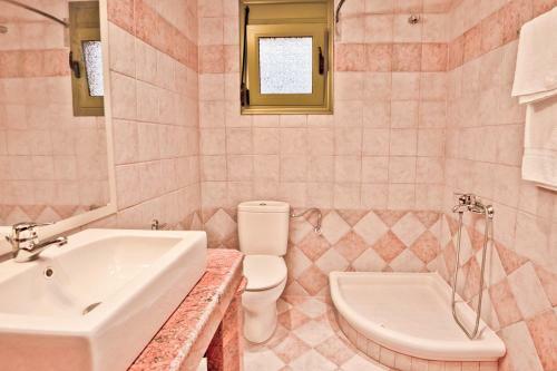 Aselinos Villa Sleeps 6 With Pool Air Con And Wifi