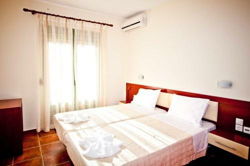 Aselinos Villa Sleeps 6 With Pool Air Con And Wifi