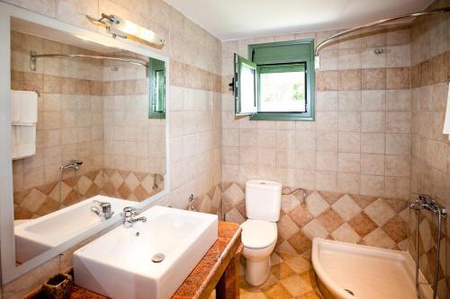 Aselinos Villa Sleeps 6 With Pool Air Con And Wifi