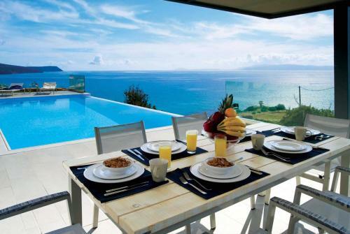 Villa Trapezaki Bay View
