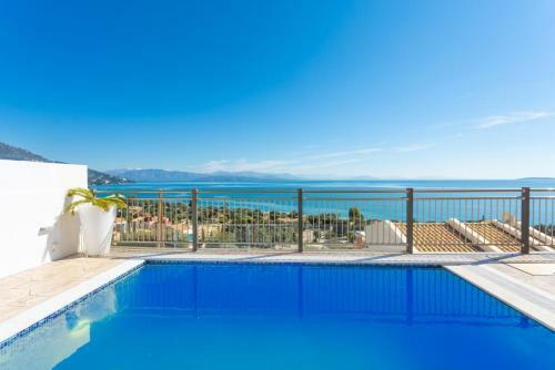 Akti Barbati Villa Ena