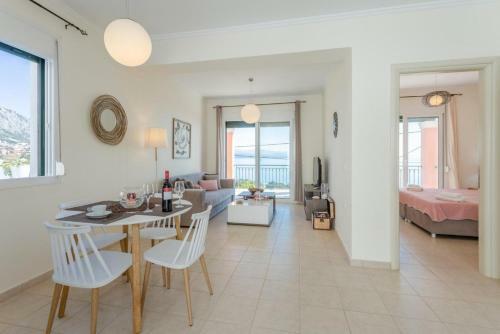 Akti Barbati Villa Tria