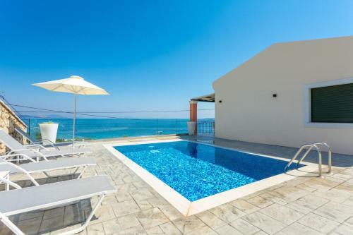 Akti Barbati Villa Tria