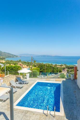 Akti Barbati Villa Tria