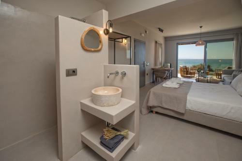 Grand Blue Beach Apartments & Suites