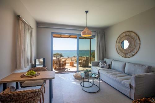 Grand Blue Beach Apartments & Suites