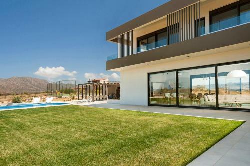Stavros Villa Sleeps 10 With Pool Air Con And Wifi