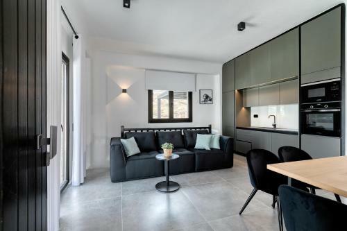 Hotel Ftelia Black Villas