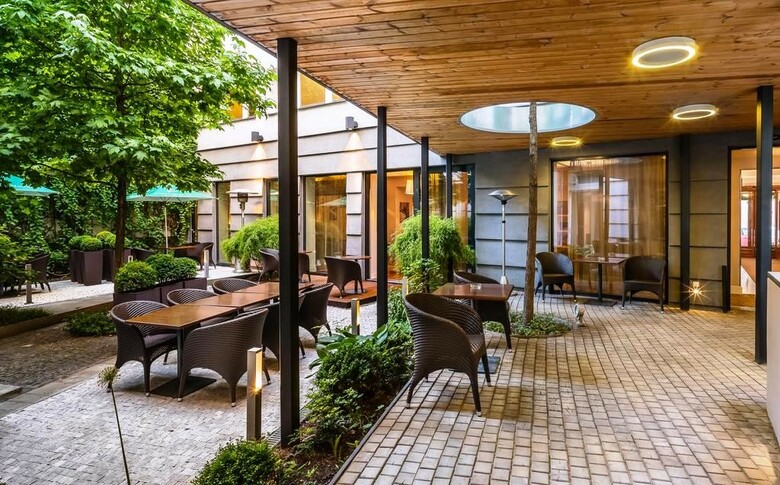 Three Crowns Hotel