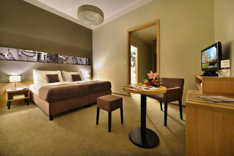 Three Crowns Hotel