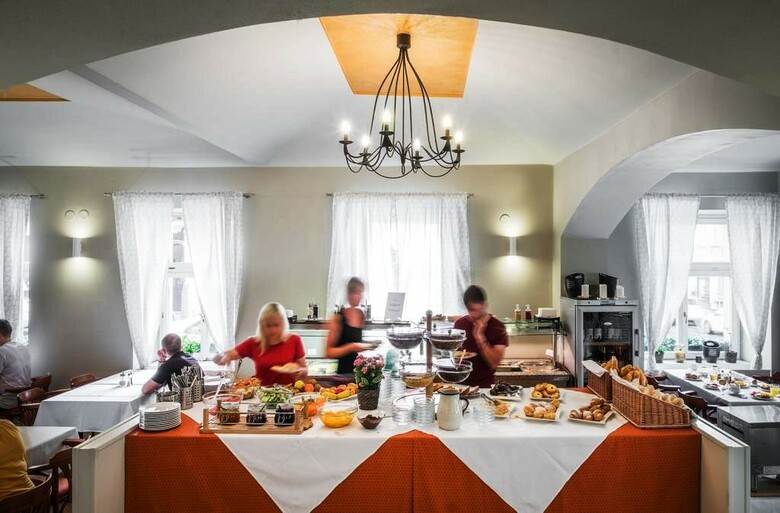 Three Crowns Hotel