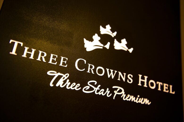 Three Crowns Hotel