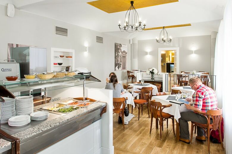 Three Crowns Hotel