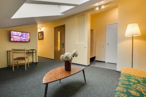 Augustine Hotel