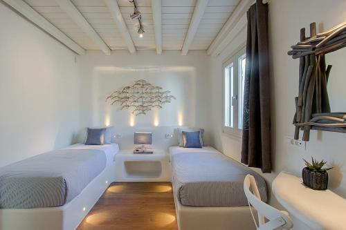 Villa In Elia Sleeps 14 Includes Swimming Pool And Air Con 8