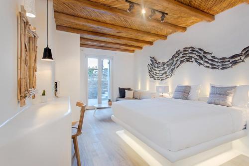 Villa In Elia Sleeps 14 Includes Swimming Pool And Air Con 8