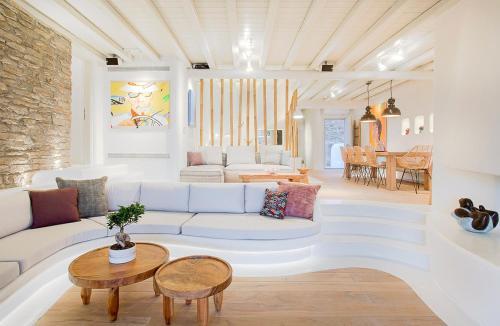 Villa In Elia Sleeps 14 Includes Swimming Pool And Air Con 8