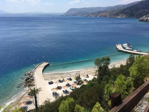 Apartamento Theseus Sea Side Studio With Private Beach!