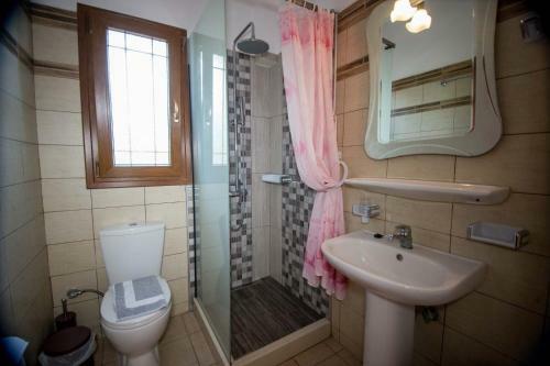 Hostal Room In Apartment - Elegantly Furnished Studio For 2 People